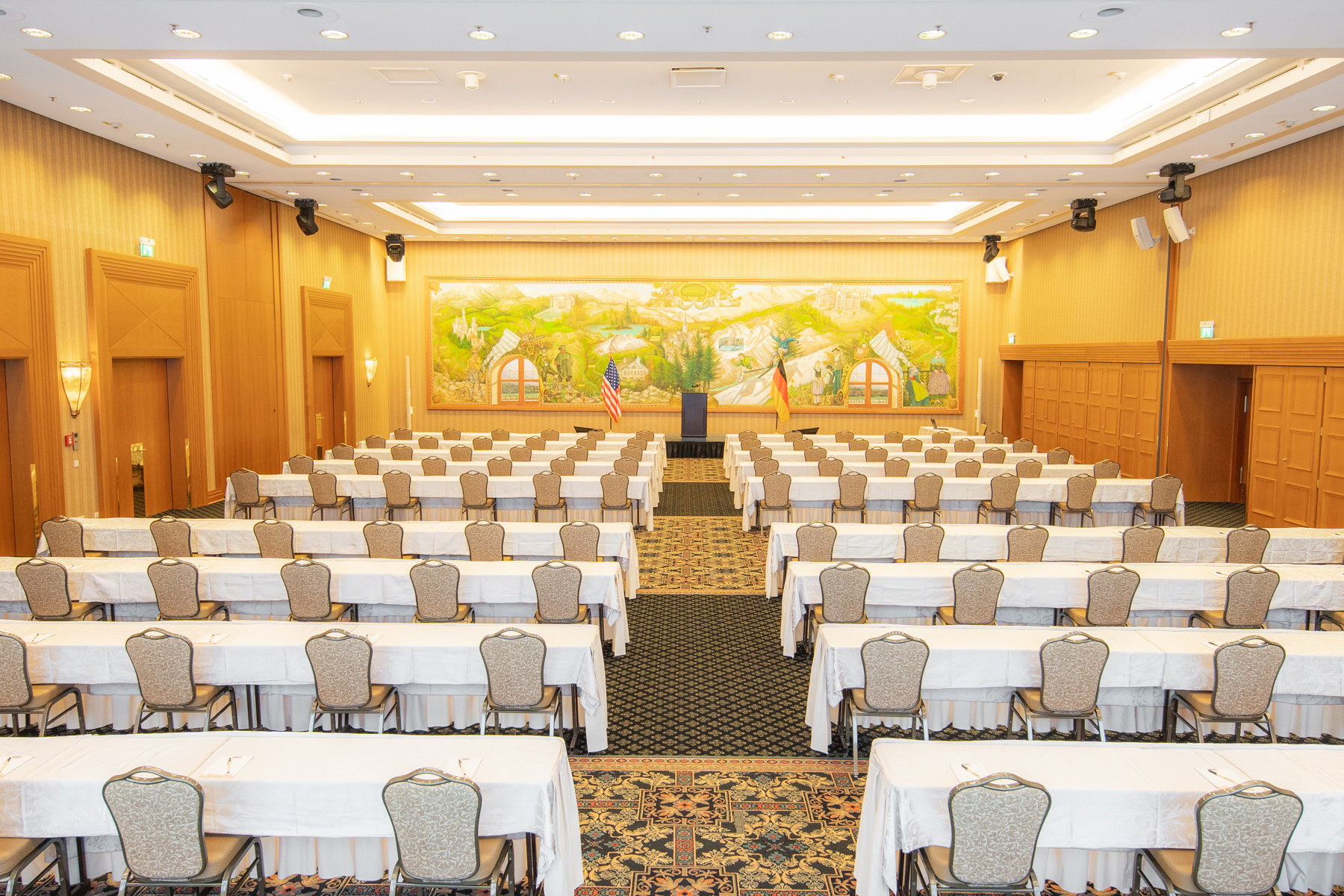 ELR_CONF_SOCIALDISTANCE-2.jpg