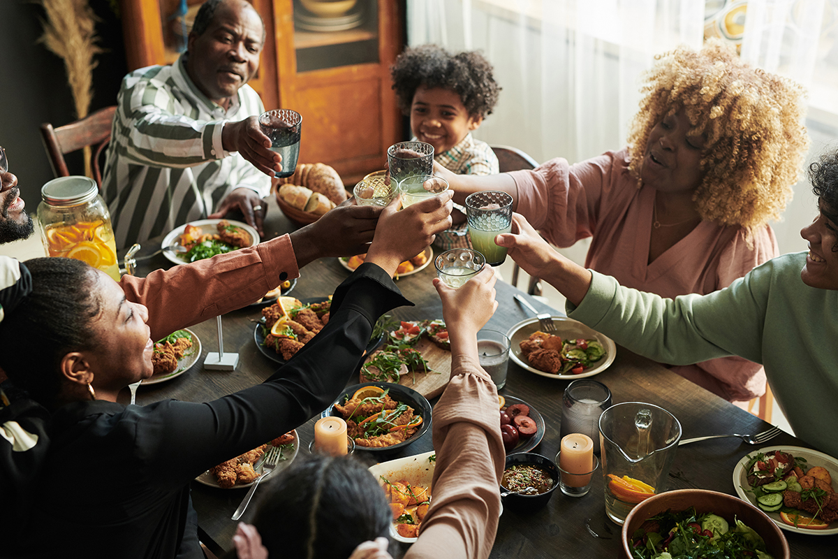dinner_family.jpg