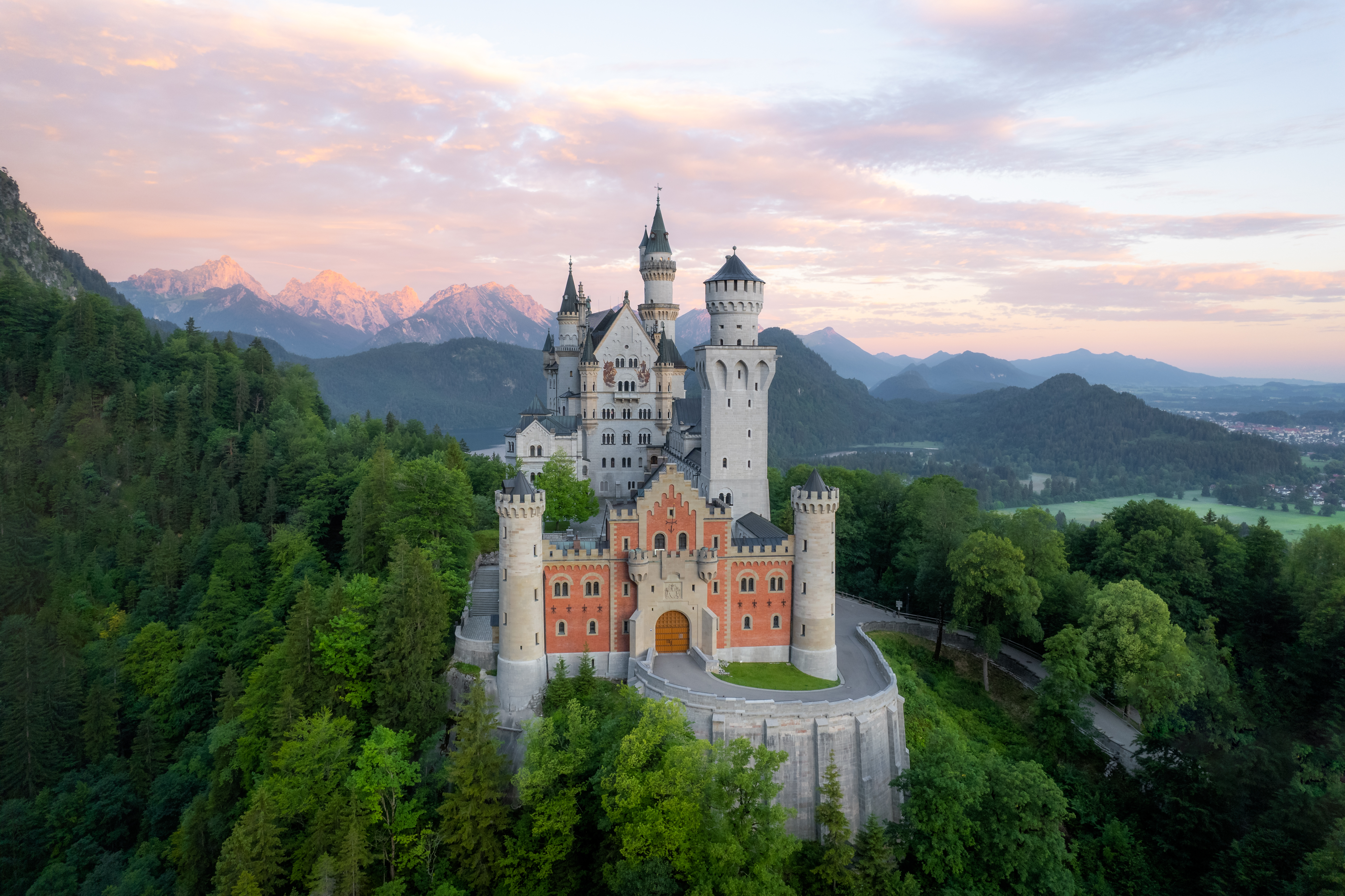 Castle_Neuschwanstein_horizontal.JPG